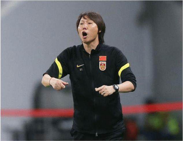 足球直播网站-国足复盘首轮重新定位平复情绪 澳中之战先翻篇